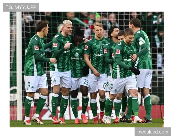 博斯克执教理念强调控球与整体防守，战术体系注重平衡与纪律性