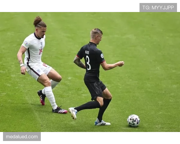 克罗斯与布鲁诺中场控制偏移及传球体系分化趋势