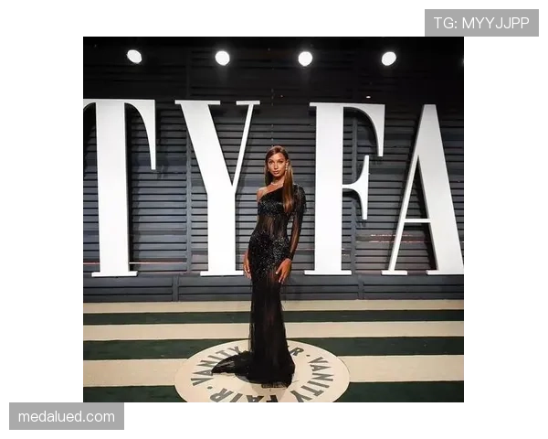 你说奥斯卡·皮斯托瑞斯穿西装参加派对，感觉比模特还撩人，这日常太反差了吧？