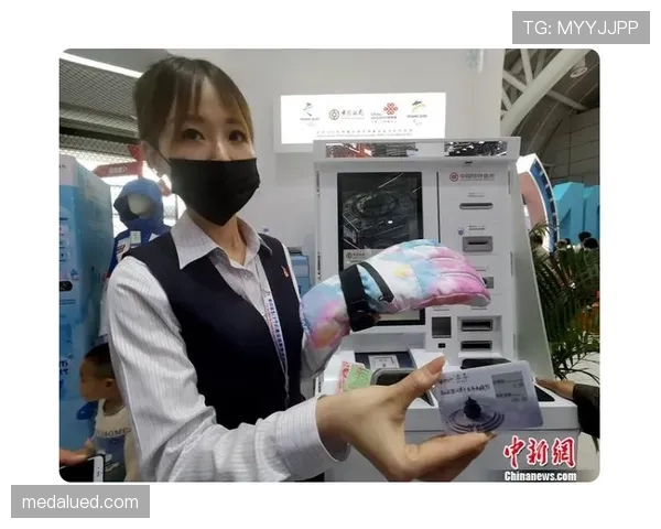 黄东萍上场霸气,下地铁随性,想到她钱包里的数字我就莫名尴尬 黄东萍上场霸气,下地铁随性,想到她钱包里的数字我就莫名尴尬